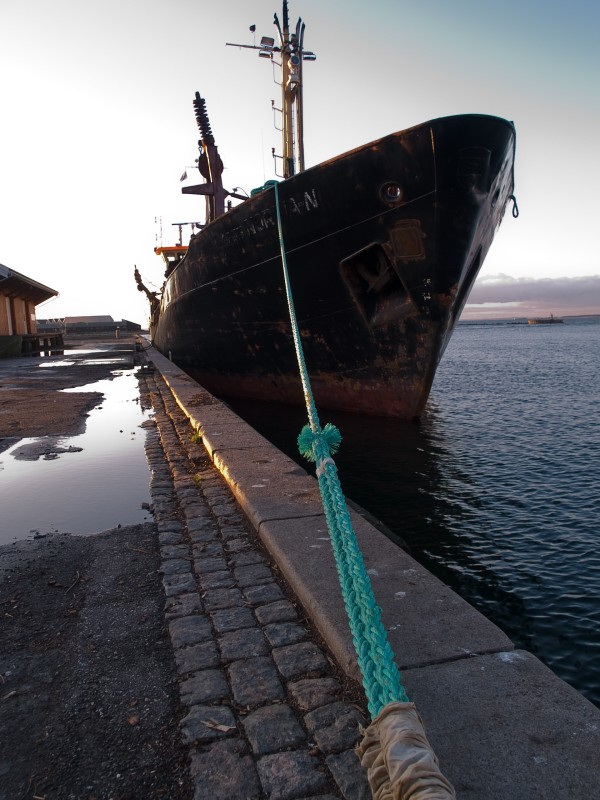 320147948 货船停在港口商业船运电缆工业货运贮存血管码头货物加载（非企业商用）。